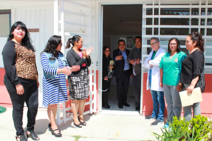 Alcalde inaugura en Tetla aula dental